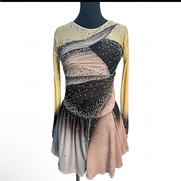 Figure skating ⛸️ Dress with rhinestones - Picture 1 of 4